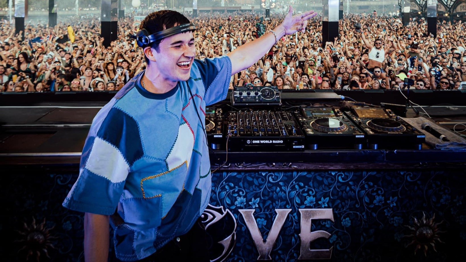 DJ Performance